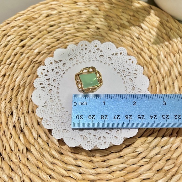 Vintage Monet Green Enamel Gold Tone Open Filigree Clip-On Oval Earrings - Picture 9 of 10